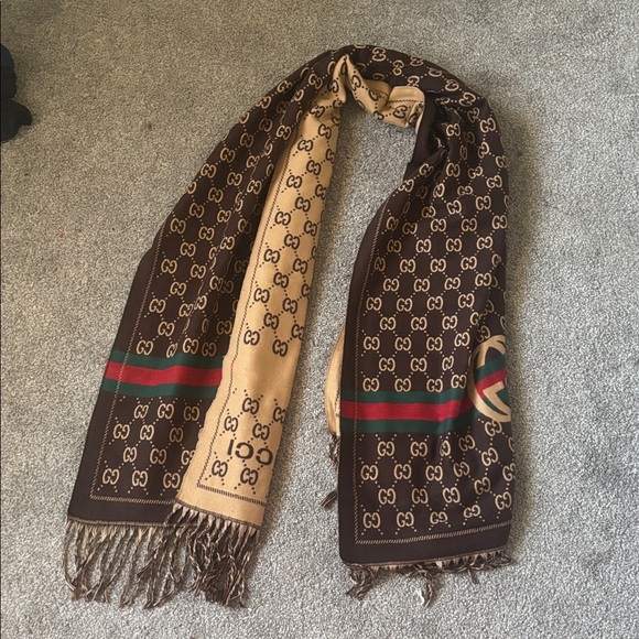 GUCCI SCARF 🧣 - Picture 4 of 4